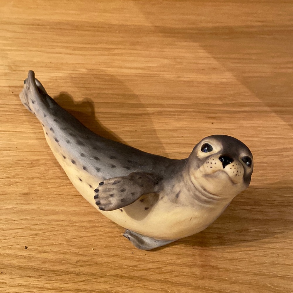 Kaiser sea lion figurine